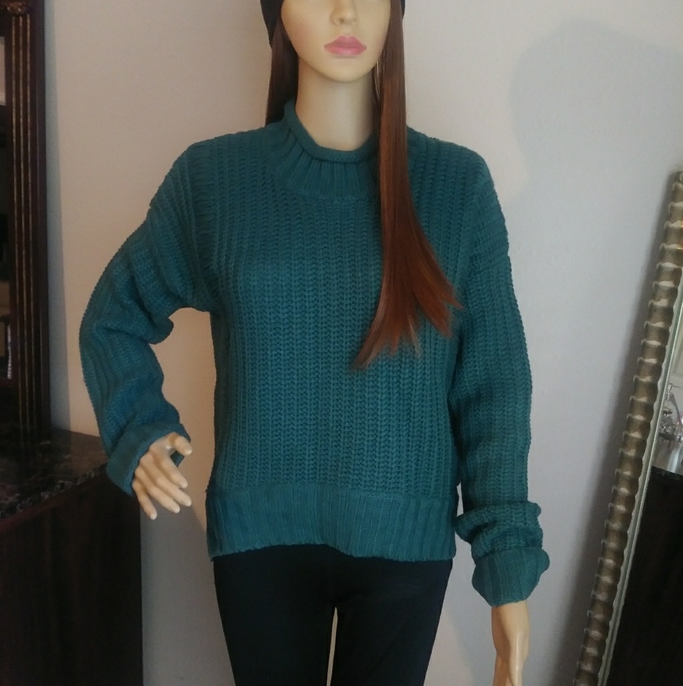 Beautiful sweater in color green Derek heart brand